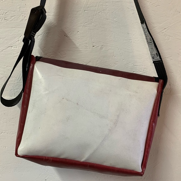 FREITAG Lassie Messenger Bag Unisex Red & White OOAK - Picture 4 of 16